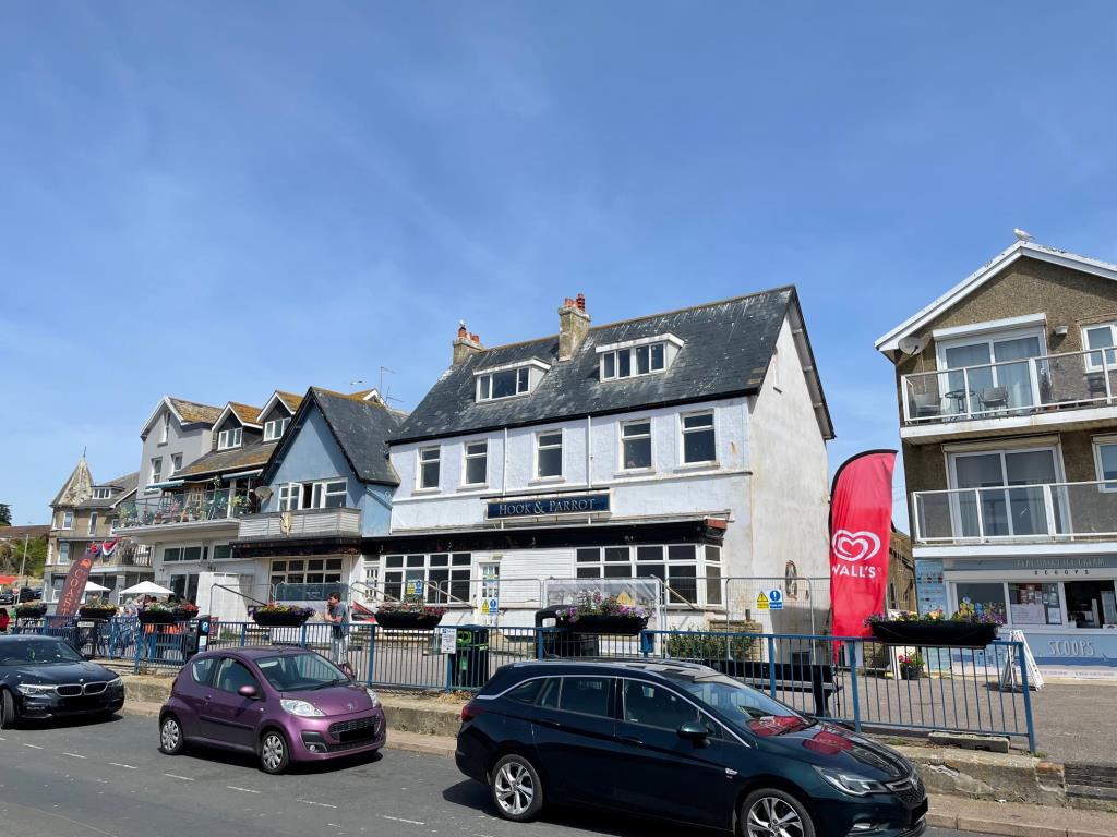Lot: 84 - SEAFRONT PROPERTY WITH PLANNING FOR REDEVELOPMENT INTO RESTAURANT, BAR AND NINE TWO- BEDROOM APARTMENTS -